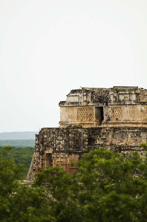 https://ru.freeimages.com/photo/uxmal-rising-1-1209386