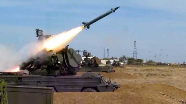 ЗРК «Оса» ведет огонь