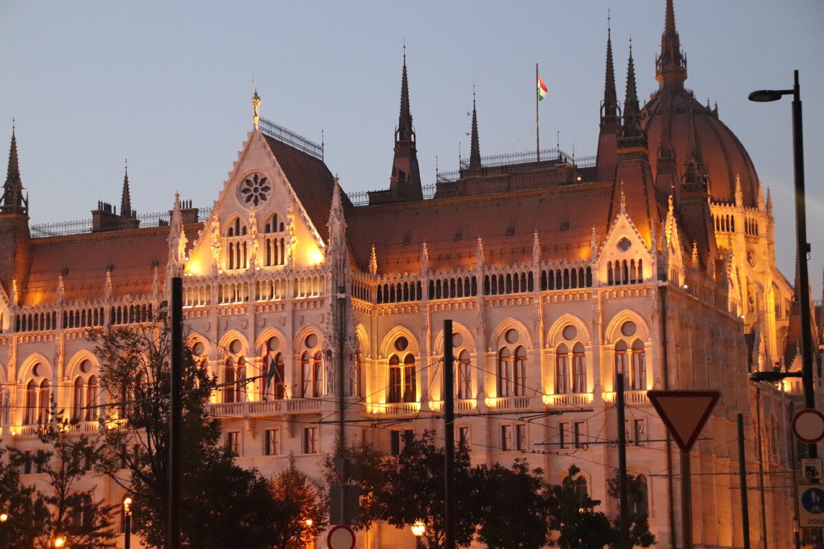 Парламент с подсветкой