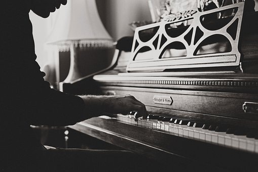 https://pixabay.com/ru/photos/фортепиано-классическая-музыка-1846719/