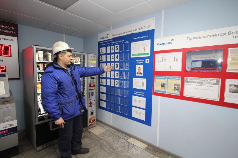 В цехе у уполномоченных есть свой стенд