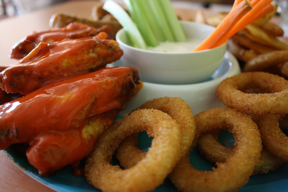 https://cdn.pixabay.com/photo/2014/02/25/06/19/onion-rings-274123_960_720.jpg