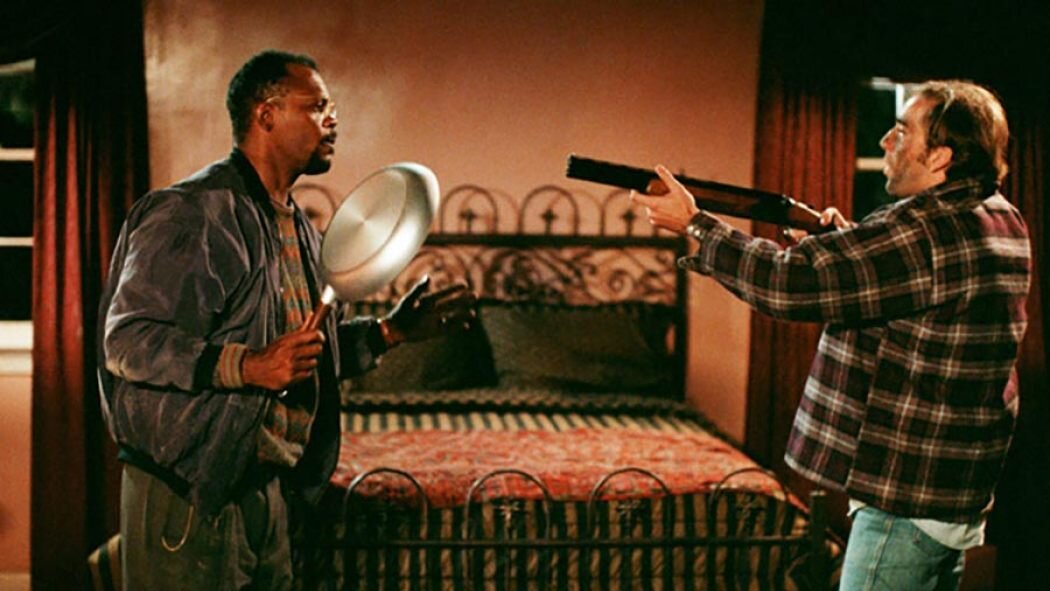 неудачная дуэль: дробовик против сковородки