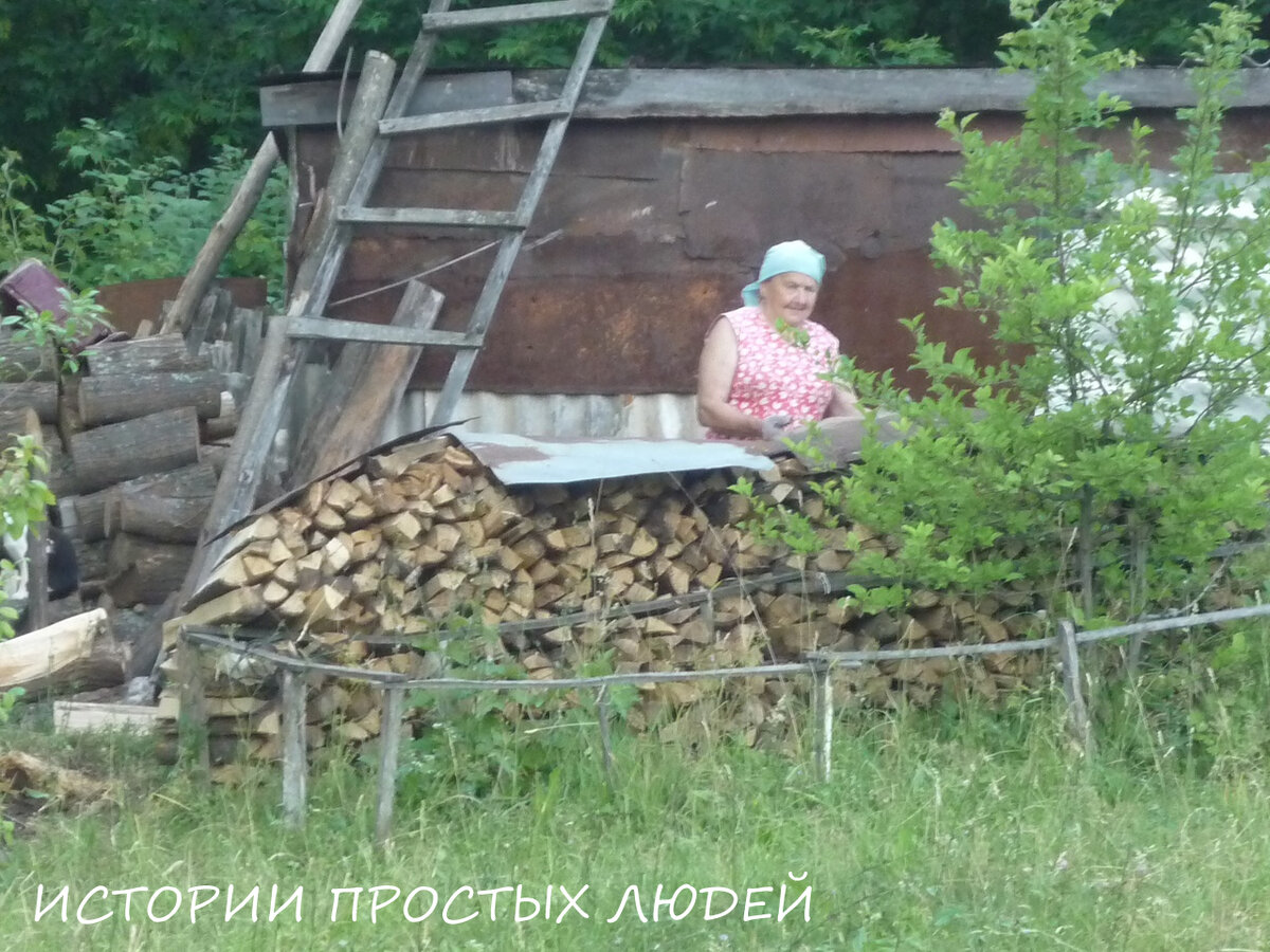 Фотографироваться баба Таня не любила