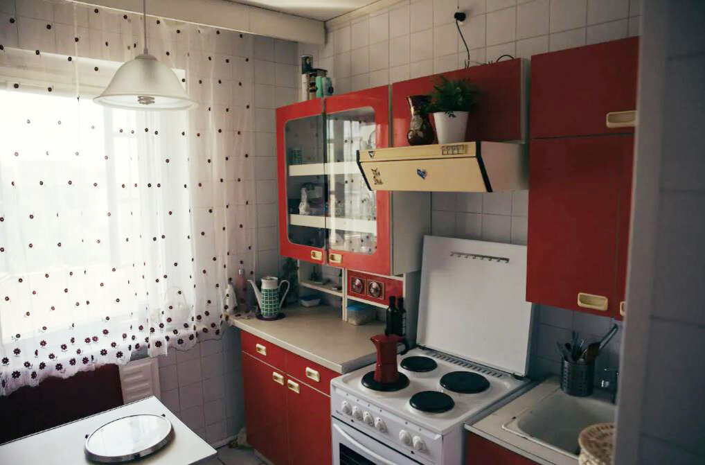 Ремонт квартиры в стиле "СССР". Квартиру сдают в аренду за немалые деньги.