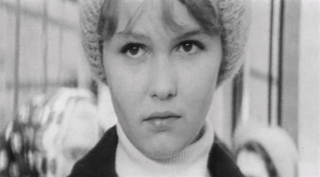 Мария Леонидова (Соломина). Кадр из фильма «Городской романс» (1970).