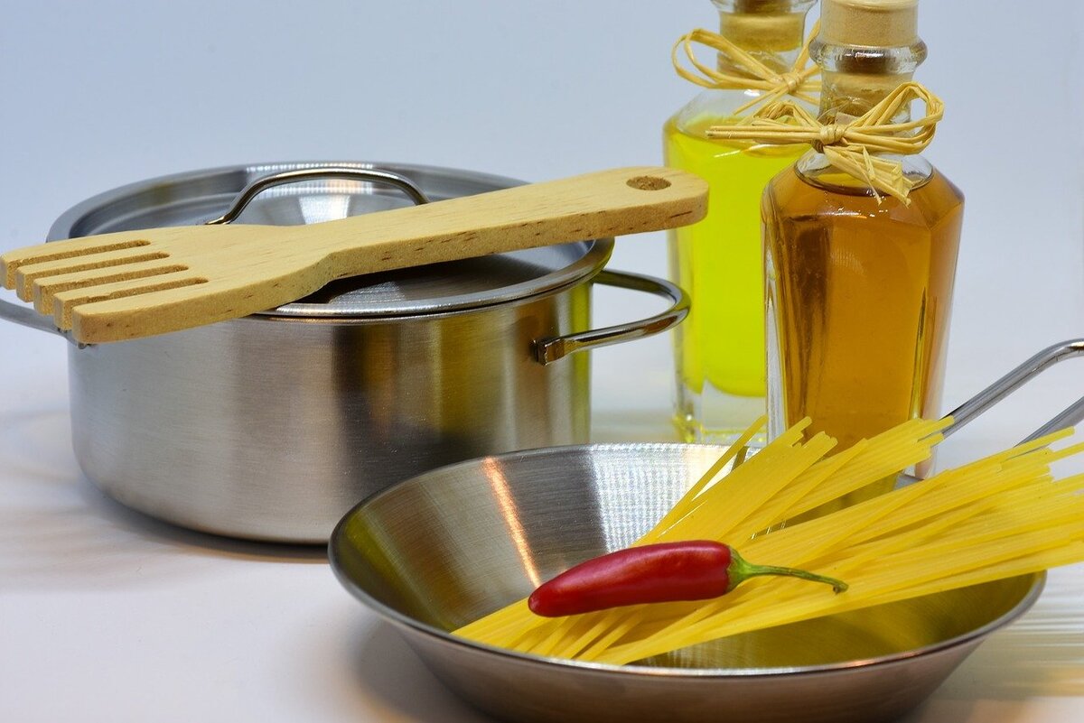 Не слипнутся: 10 правил приготовления идеальных макарон