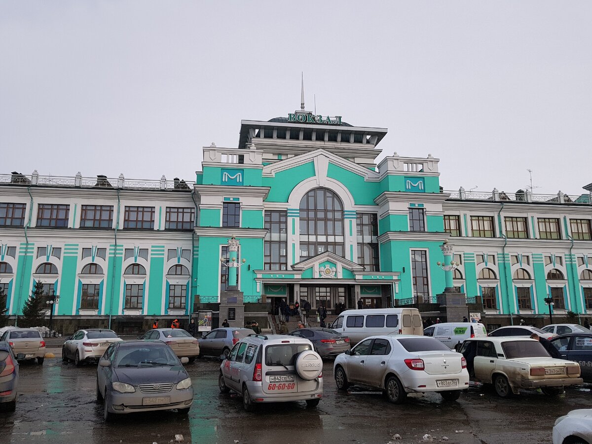 Номер телефона вокзала омск. Вокзал Омск пассажирский. РЖД вокзал Омск. ЖД вокзал Омск 2022. Вокзал Омск Лобачев.