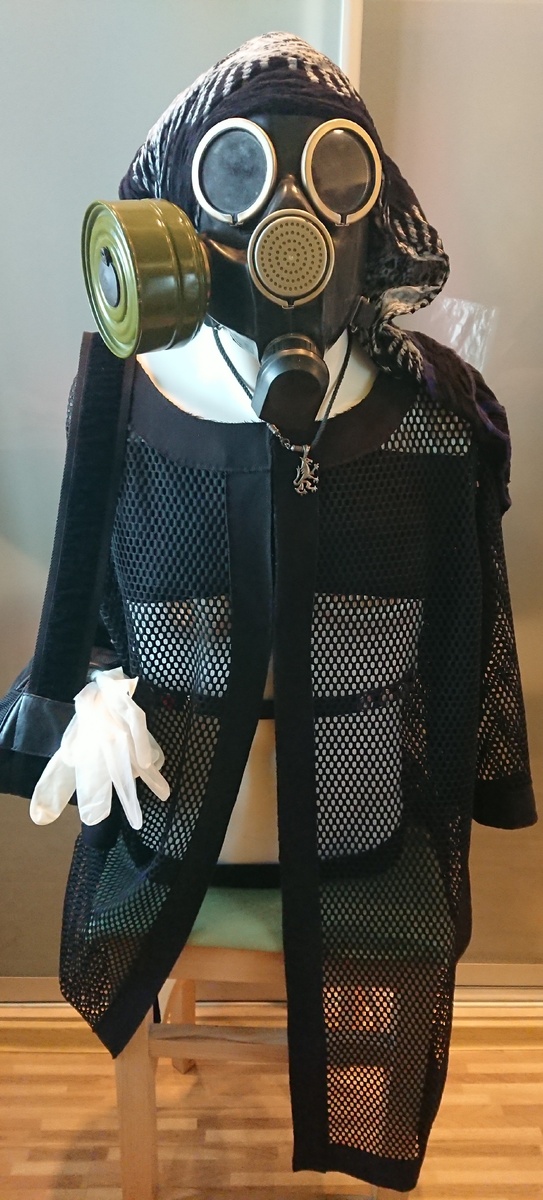 из секонд-хенда пальто и сумка