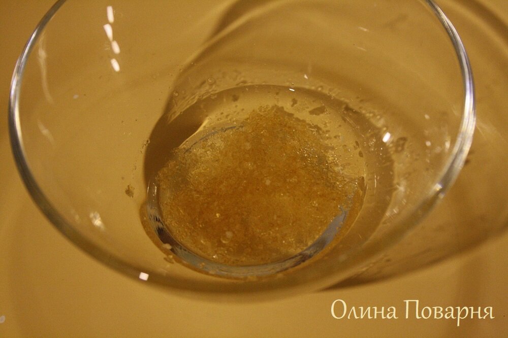 Растворяем желатин в теплой воде