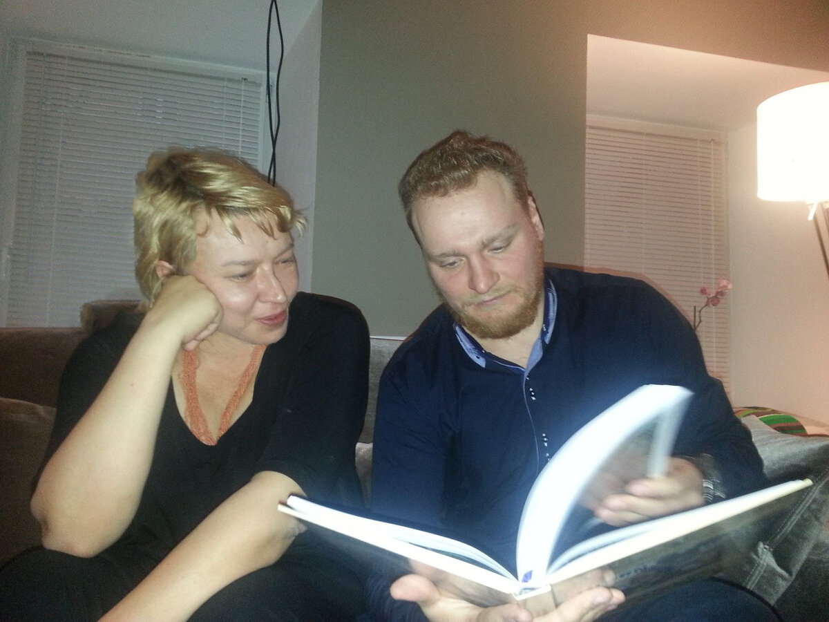 Режим самоизоляции  соблюдаем. Но новую книгу в соавторстве с Сусанной пишем. Прежние наши герои книг иногда заходят в гости....