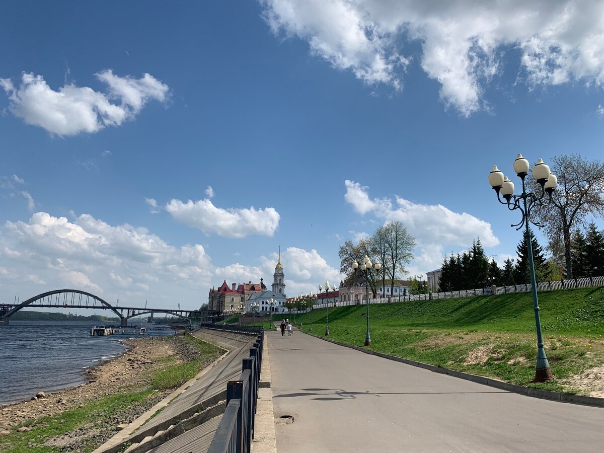 Набережная вдоль Волги
