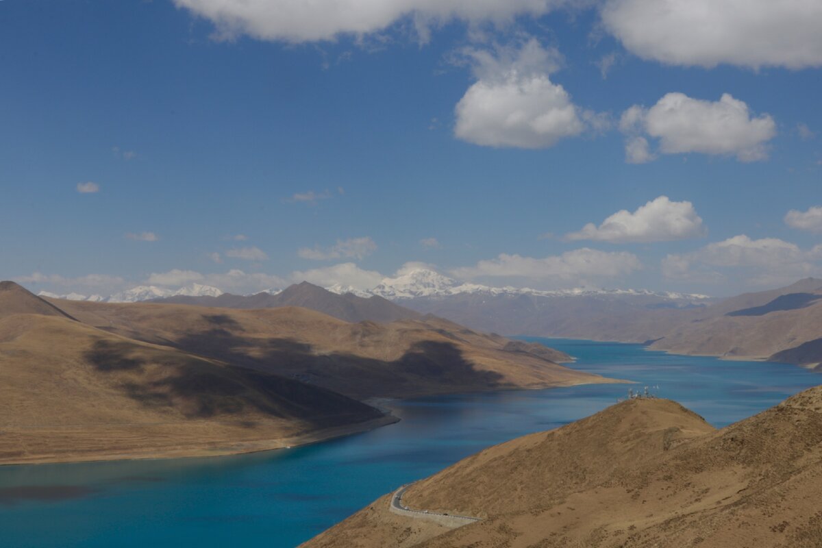 Озеро Ямдрок тсо