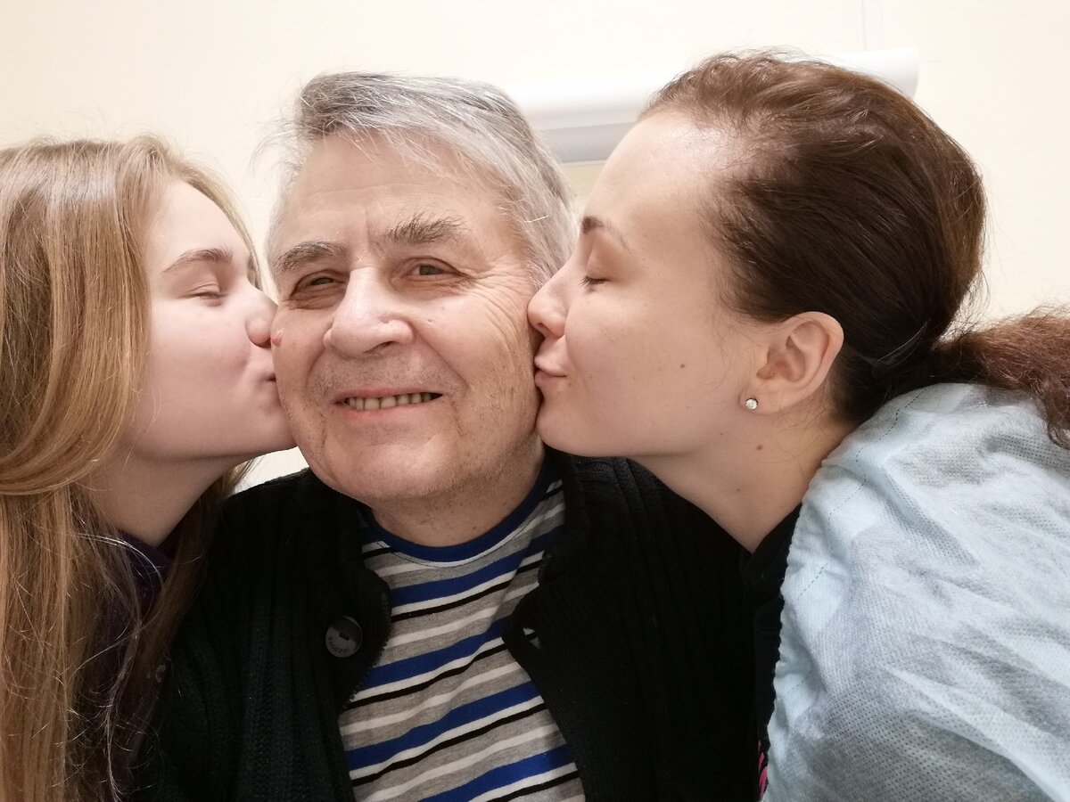 Я и сестренка навещаем дедушку 1 января 2020 года