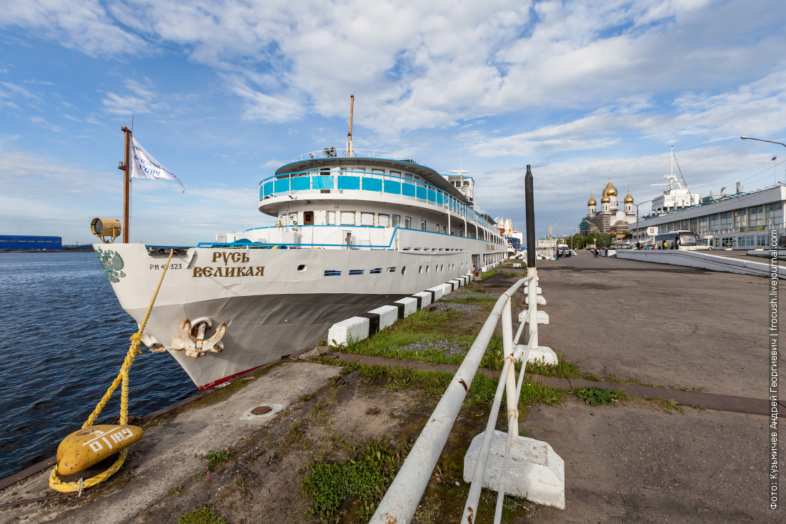 Теплоход архангельск соловки. Морской Речной вокзал Архангельск. Русь Великая теплоход Архангельск. Речной вокзал Архангельск теплоход.