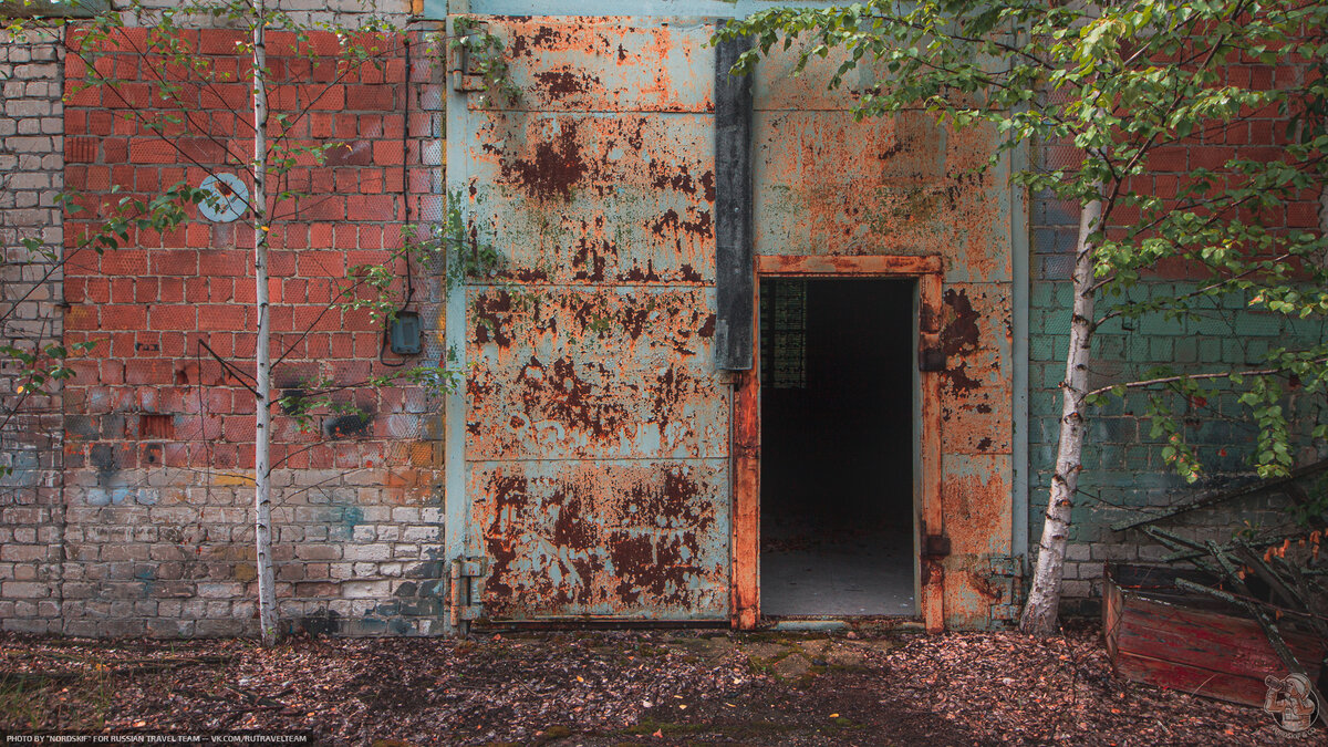 Территория заброшенного предприятия