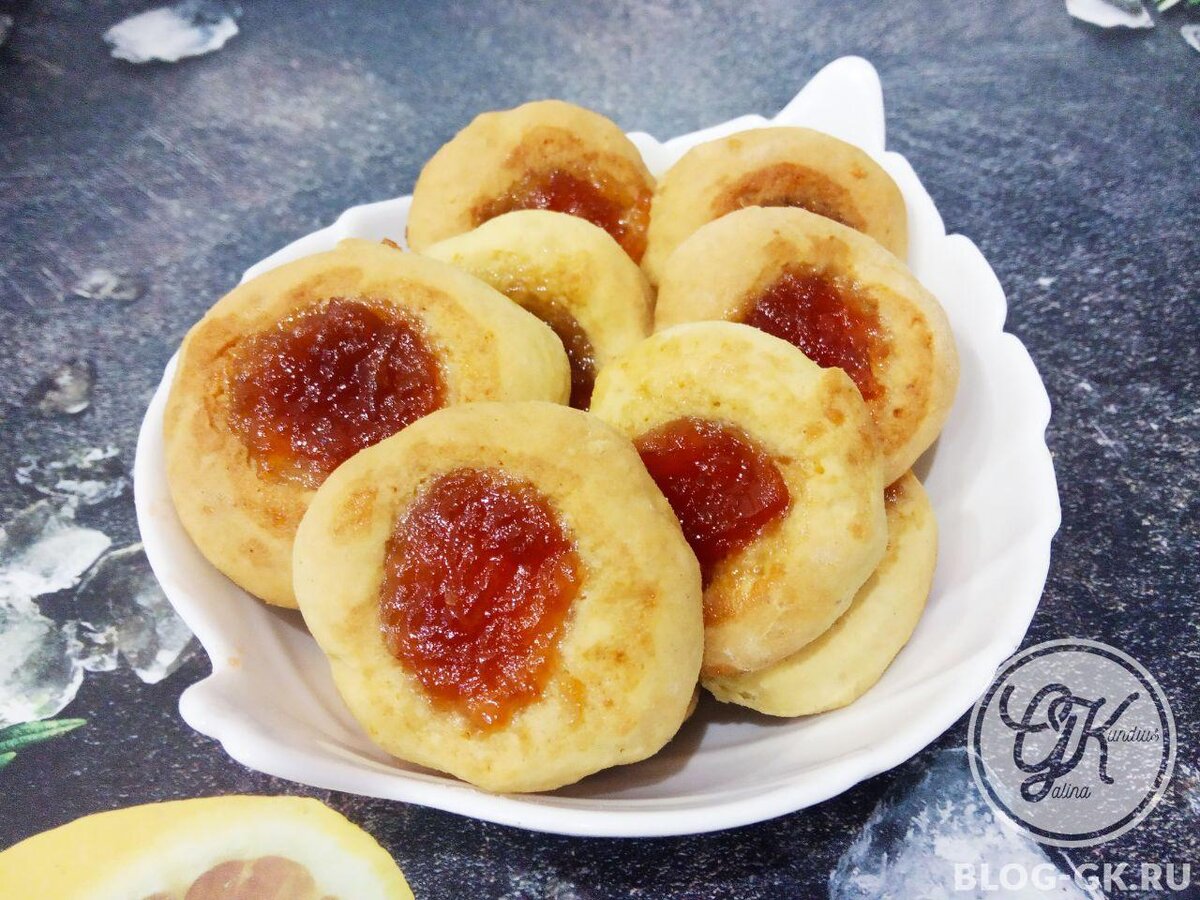 Рассыпчатое печенье с яблочным джемом