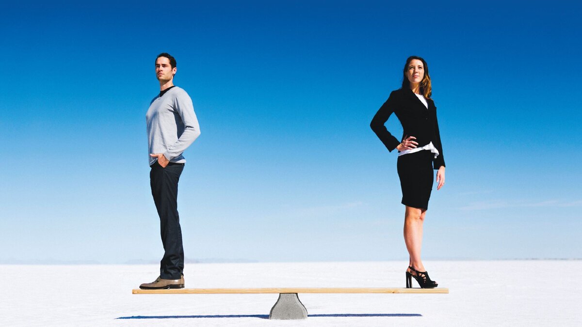 Вроде женщина меньше по весу?