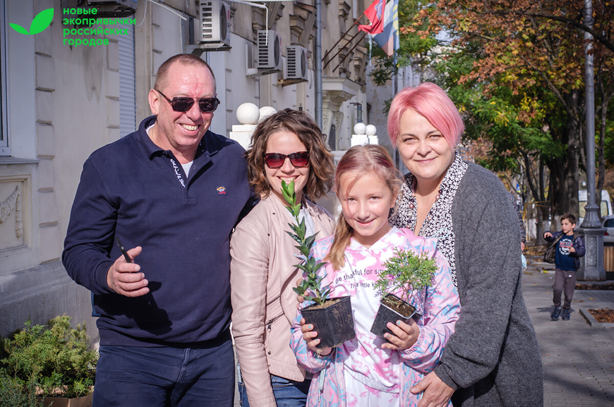 Руководитель организации «ЭкоПрайд» Галина Болтогаева и руководитель организации «Севастопольские мамы» Елена Голубева.