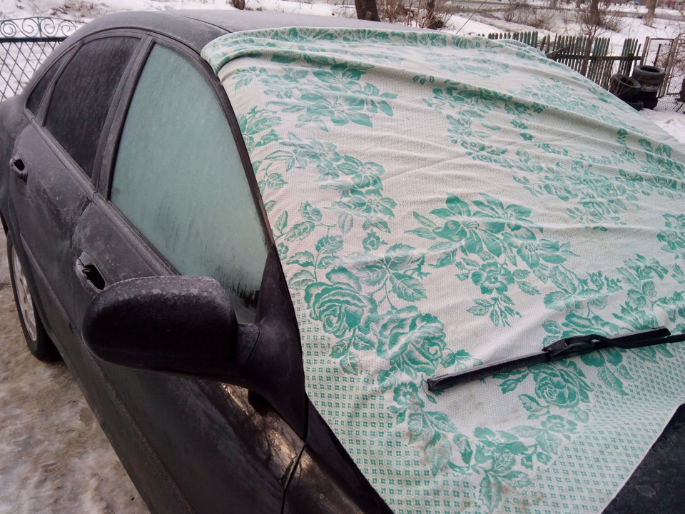 Накидка на лобовое. Одеяло на лобовое стекло автомобиля. Чехол для лобового стекла автомобиля. Одеяло для лобового стекла. Одеяло для автомобиля.