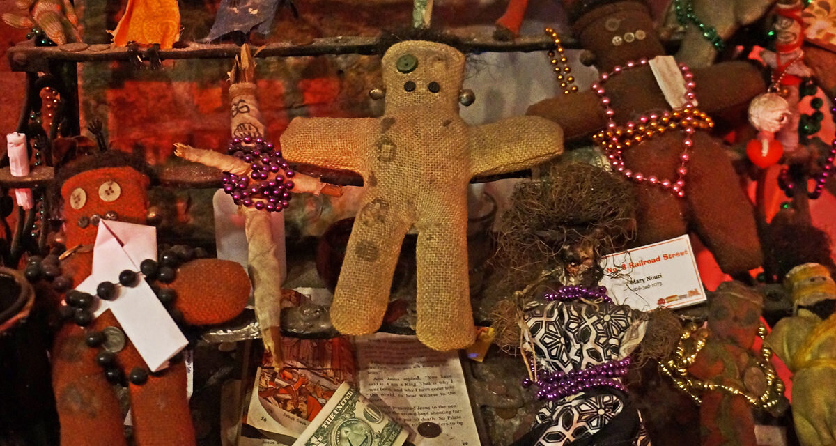 Куклы из Исторического музея вуду в Новом Орлеане. Фото ©rustytraveltrunk.com