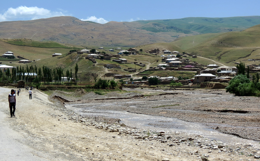 Село караван. Лянгар Таджикистан. Катта Лангар Узбекистан. Кишлак Лангар Узбекистан. Кишлак Лангар Памир.