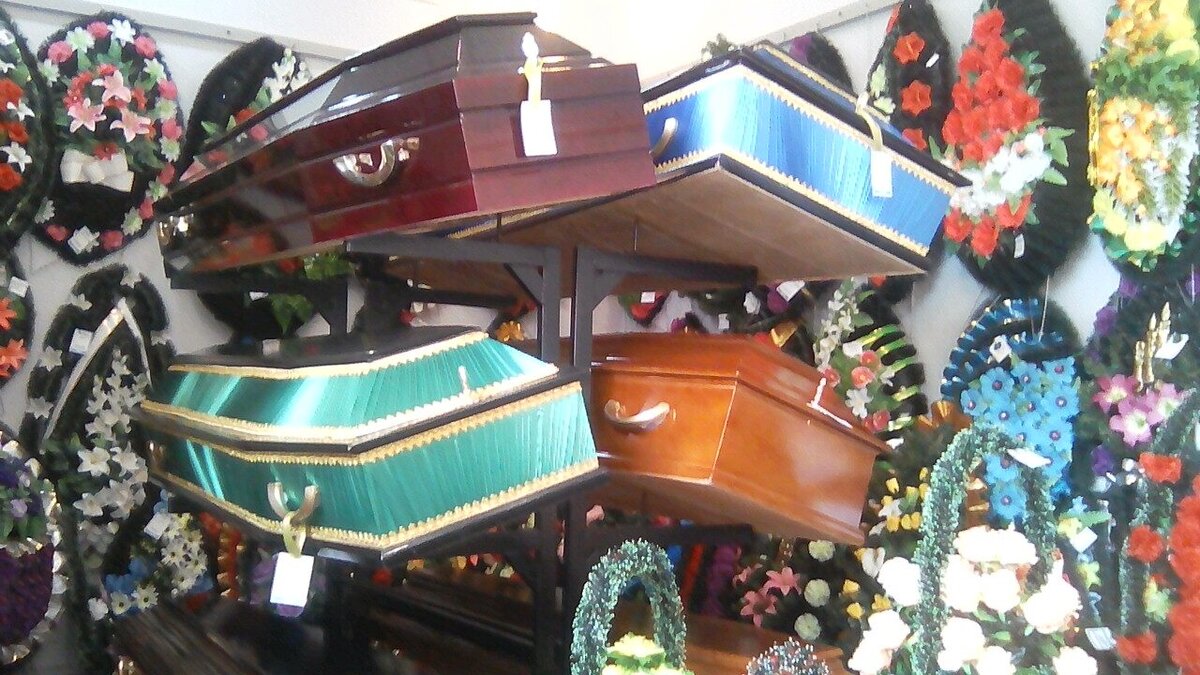 Вот так раньше выглядел зал, где я обитаю