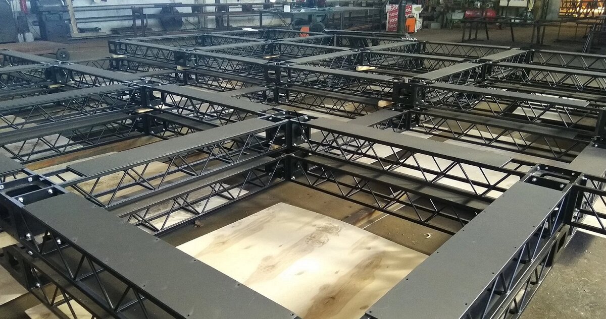 Фрагмент работ над декорациями