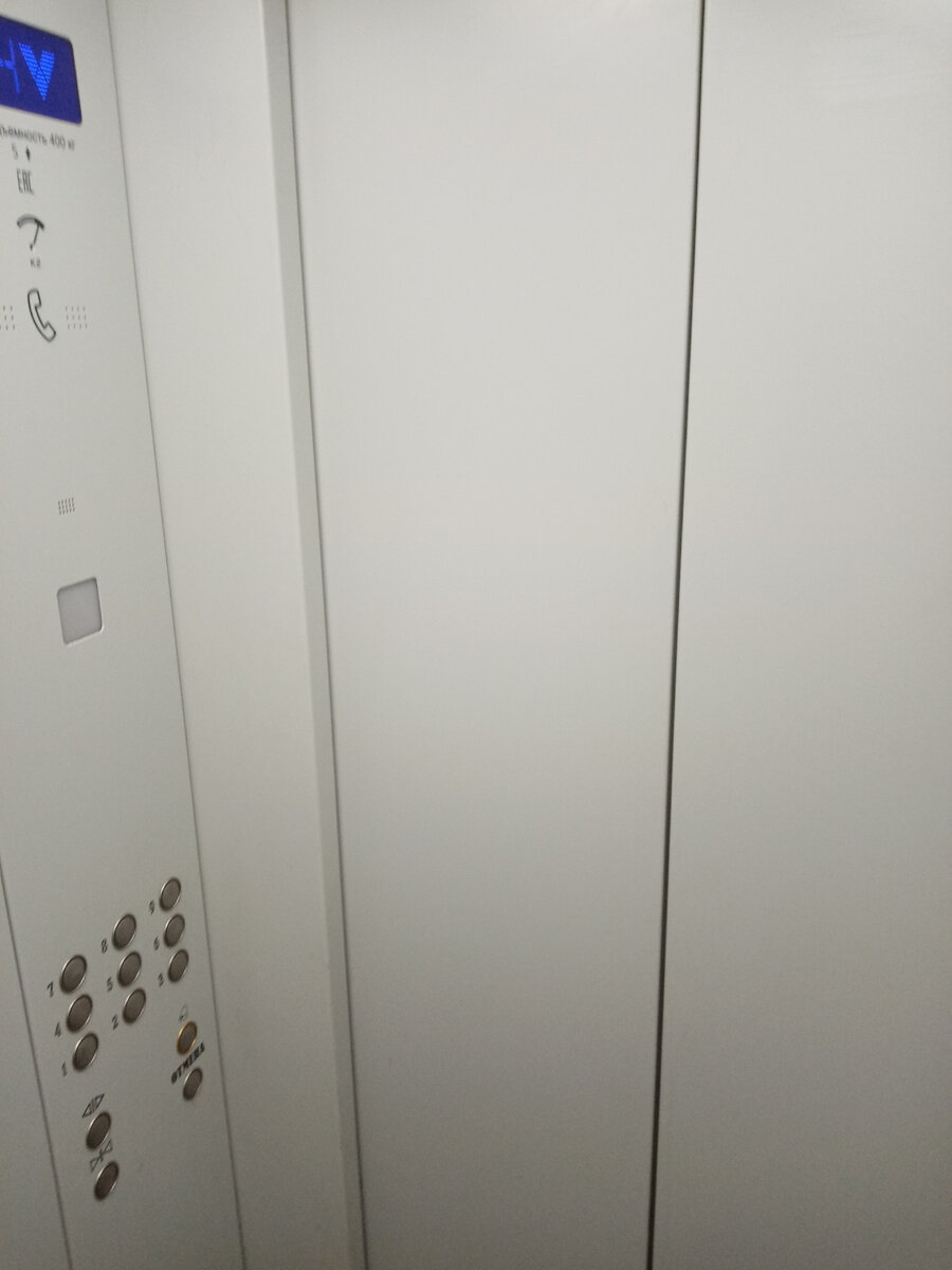 Лифт МЛМ-2019 в моём доме (вид изнутри кабины)