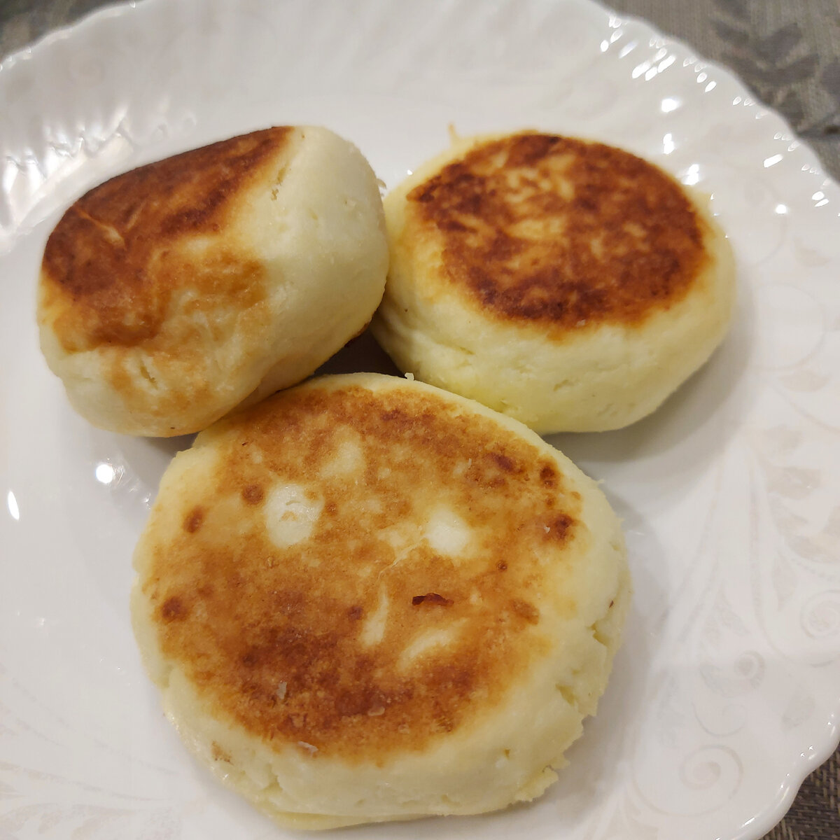 Сырнички тут жарила