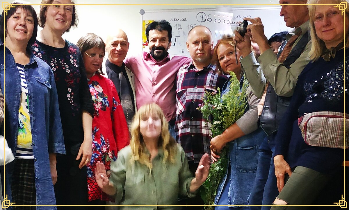 (фото с представителями Ангельской Веры) 
Бытует мнение что стоит только попросить Ангелов о том что нам нужно и Они это исполнят!

В мелочах, возможно, так и происходит и то лишь в том случае, если это.. вы не в состоянии сделать сами!

Но если вы просите о каких-то судьбоносных вещах: здоровье для неизлечимо-больного, любовь и семью для того кто кармически должен быть один, богатство для тех кто в прошлой жизни собирал сокровища и его нынешний путь далёк от изобилия и так далее.., в этих случаях требуется специфическая работа с Ангелами!

Ни кто, никогда, ничего не даёт просто так!

Сторонники и приверженцы Ангельской Веры ЕЖЕДНЕВНО выполняют то что я даю, для обретения НАИБОЛЬШЕЙ БЛИЗОСТИ С АНГЕЛАМИ И ПОЛУЧЕНИЯ ТОГО, ЧТО В ОБЫЧНОЙ ЖИЗНИ (БЕЗ УЧАСТИЯ ВЫСШИХ СИЛ) ПОЛУЧИТЬ НЕ ВОЗМОЖНО!

‼ Мы работаем с 72 Архангелами, являющимися дифференциацией Золотого Света Творца на 72 Луча, созидающих жизнь на Земле (прецессия - смещение земной оси на 1 градус происходит в течение 72 лет)!
В результате особого взаимодействия с Этими Силами, нам открывается Мир Архангелов-Управителей планет Солнечной Системы, где Каждому возносятся, опять же, особые молитвы, в течение месяца и полная инициация в конце месяца (онлайн).

Таким образом, нам открывается доступ к Сознанию и Сердцу Архангелов, что позволяет реализовывать наши самые сокровенные планы и мечты!

Используемые практики являются ключом (как пароль в компьютере), позволяющим открыть доступ к Силам Света на особых условиях!

Однако большинство, ломится напропалую.. не понимая что компьютер, условно говоря, лучше использовать по назначению, а не в виде молотка или кувалды!

Нельзя выделять из Общей Системы какую одну Силу и Ей молиться игнорируя другие!

Если, к примеру, улучшая своё здоровье вы будете уделять внимание только сердцу, а остальные органы и системы - не замечать - вряд ли ваше здоровье улучшится!

Так и в работе СО ВСЕМИ, БЕЗ ИСКЛЮЧЕНИЯ, Силами Вселенной!

Темные, любят внимание и кровь.

Светлые Силы - внимание и наше совершенствование в рамках свободы воли. Важно чувствовать и не сопротивляться Их руководству и будут открыты те пути и знания которые позволят нам стать лучше, стать совершеннее!

ВМЕСТЕ МЫ МОЖЕМ ВСЁ! ⭐👼👑👼⭐

#бог #архангелыпланет #72ангела #архангелы #ангелы #ангелхранительподатерождения #помощьангелов #посланияангелов #именаангелов #покровители