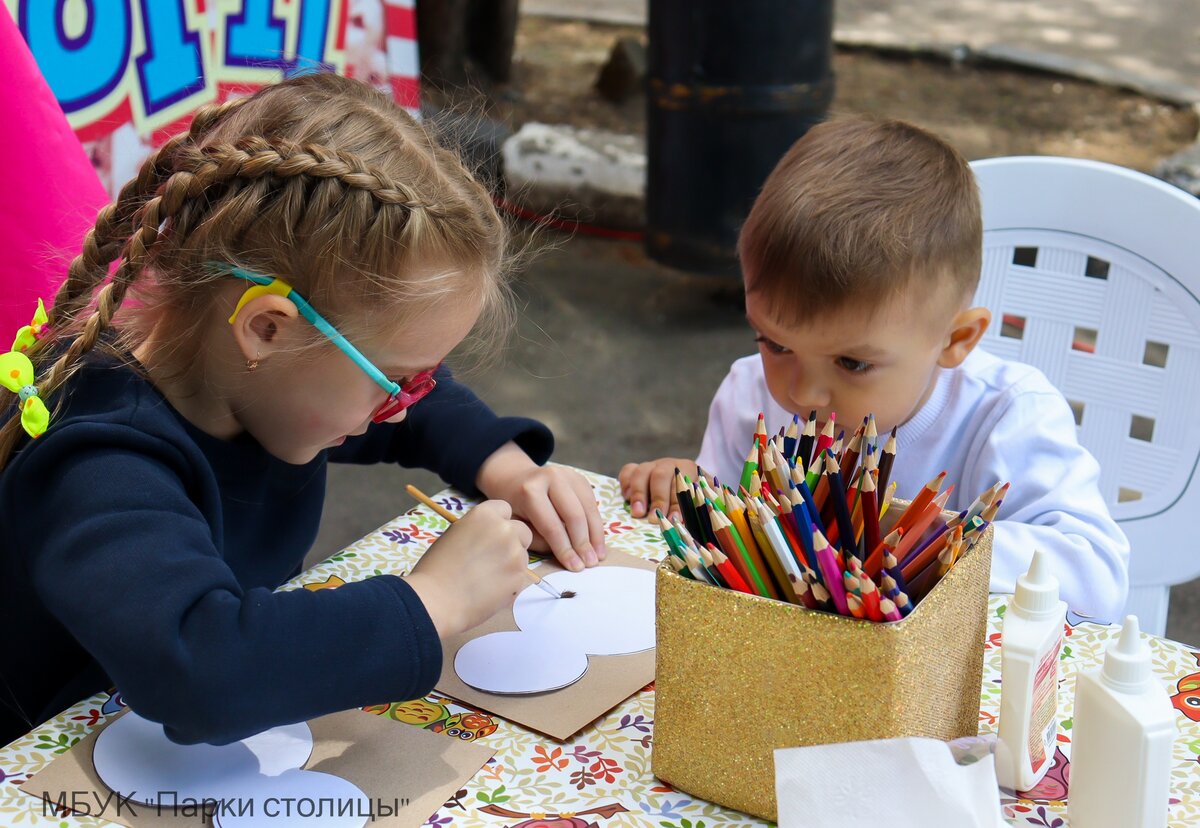 Мастер-класс для детей // Фото: пресс-служба МБУК «Парки столицы» 