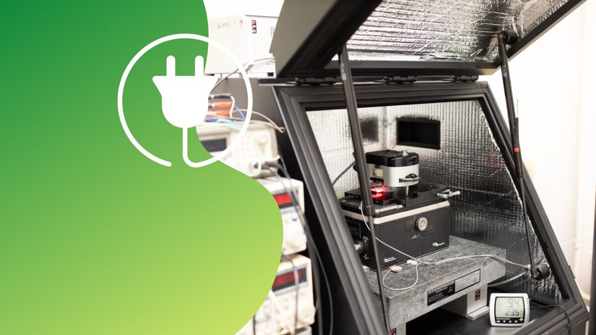 Области их применения — электроника, энергетика, лазерные технологии. Фото: Илья Сафаров. Коллаж: Медиацентр УрФУ.