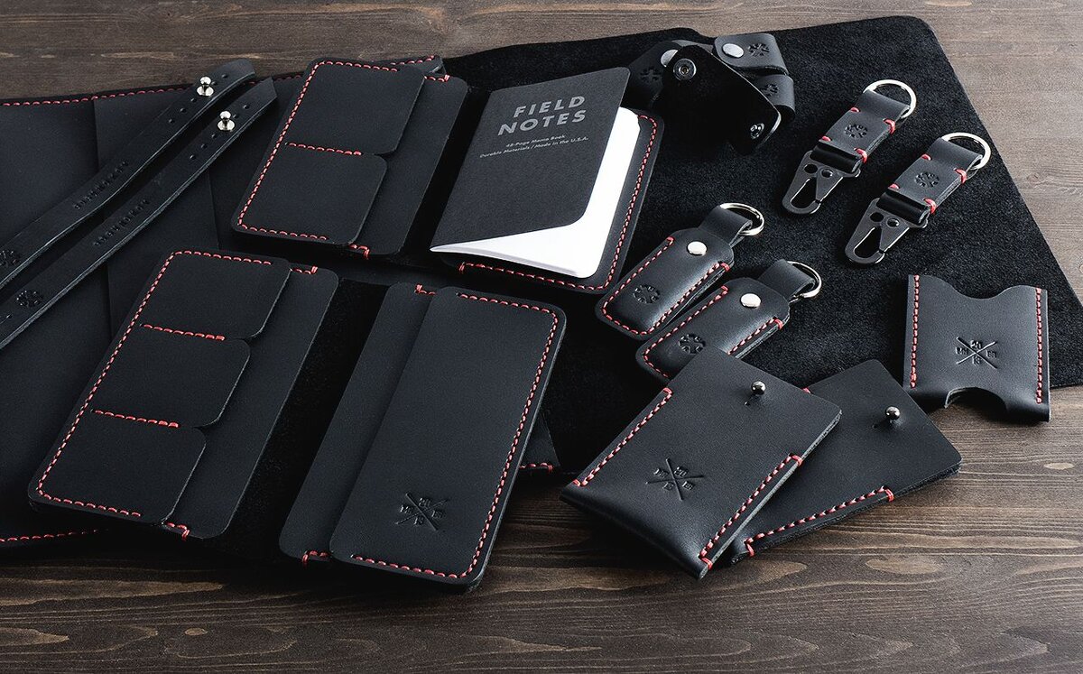 Работа по коже или шитье одежды