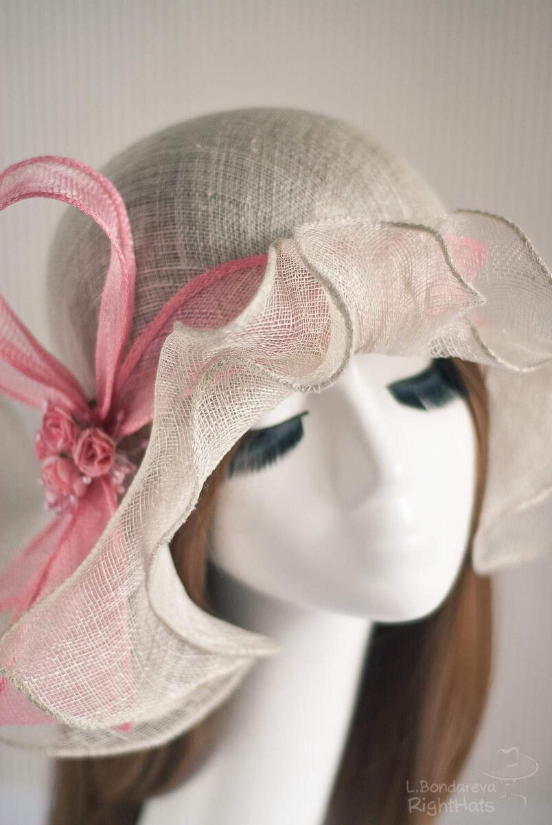 Дыша духами и туманами... Иль это только снится мне?