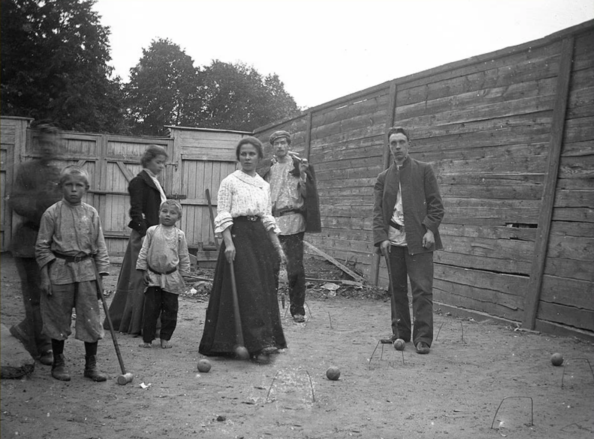 Видео начала 20 века. Лапта 19 век. Крокет 19 век Россия. Россия 1910 год фото. 19 Век крокет игра.