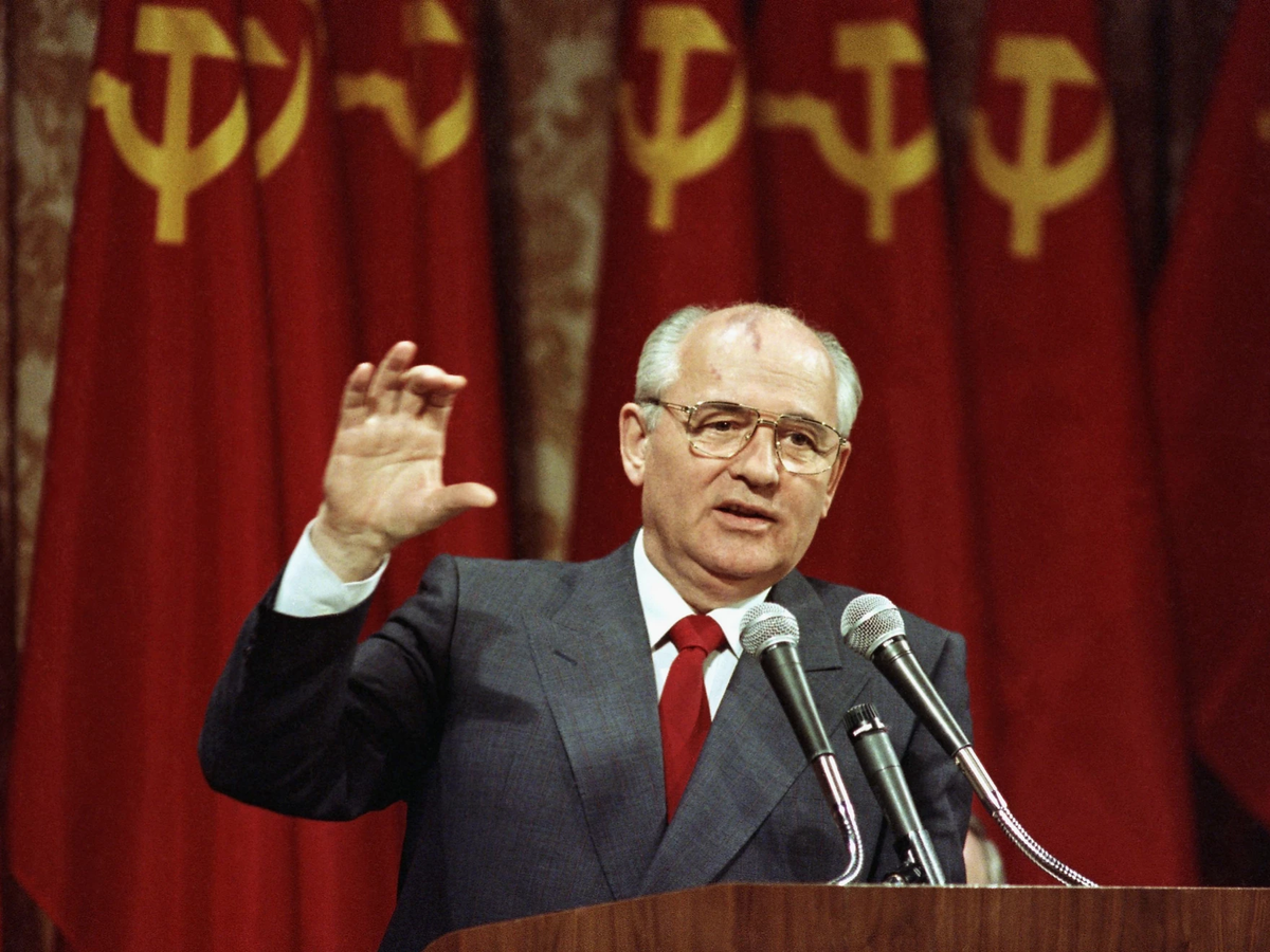 Введен пост президента ссср год. Горбачев 1986.