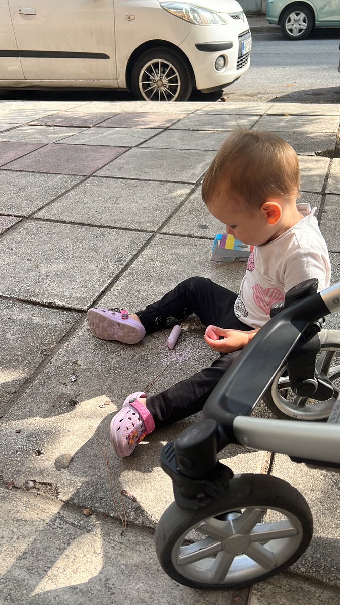 А это младшая, в ожидании своей сестры🌸