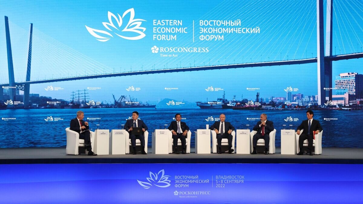    Президент РФ Владимир Путин на пленарном заседании VII Восточного экономического форума во Владивостоке© РИА Новости / POOL