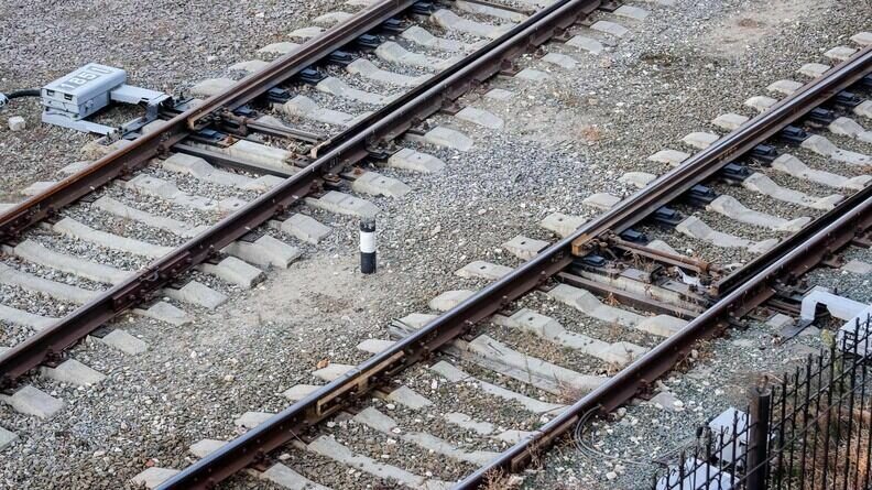     Литейный завод Карелии принимает участие в импортозамещении: начинается серийный выпуск новых деталей дизельного двигателя для автономных локомотивов. Об успехах предприятия рассказал Глава Республики в соцсетях.