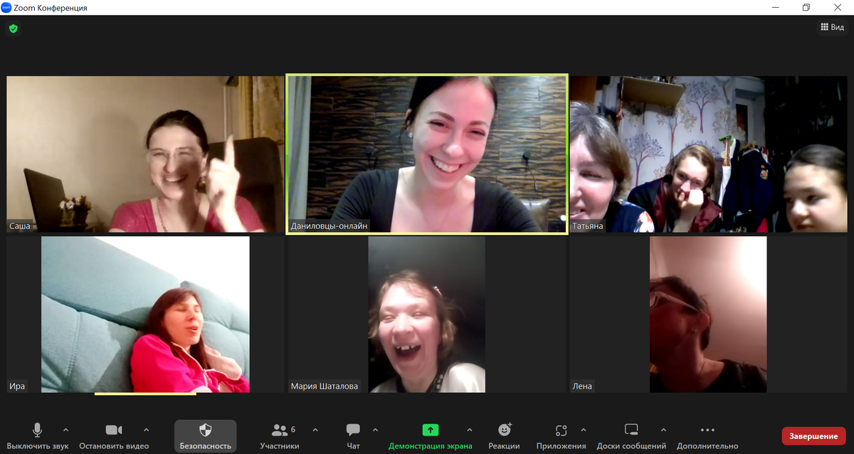 - Оказывается, делегировать свои обязанности можно не только волонтёрам, но и подопечным! – такое открытие сделала координатор одной из онлайн-групп Анастасия Соколова.-3