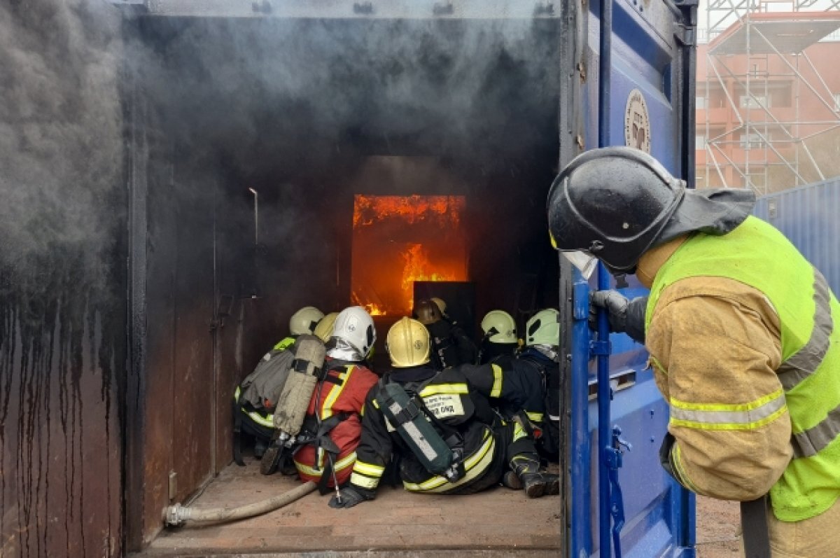    В Петербурге создали огнестойкую экипировку для пожарных в Арктике