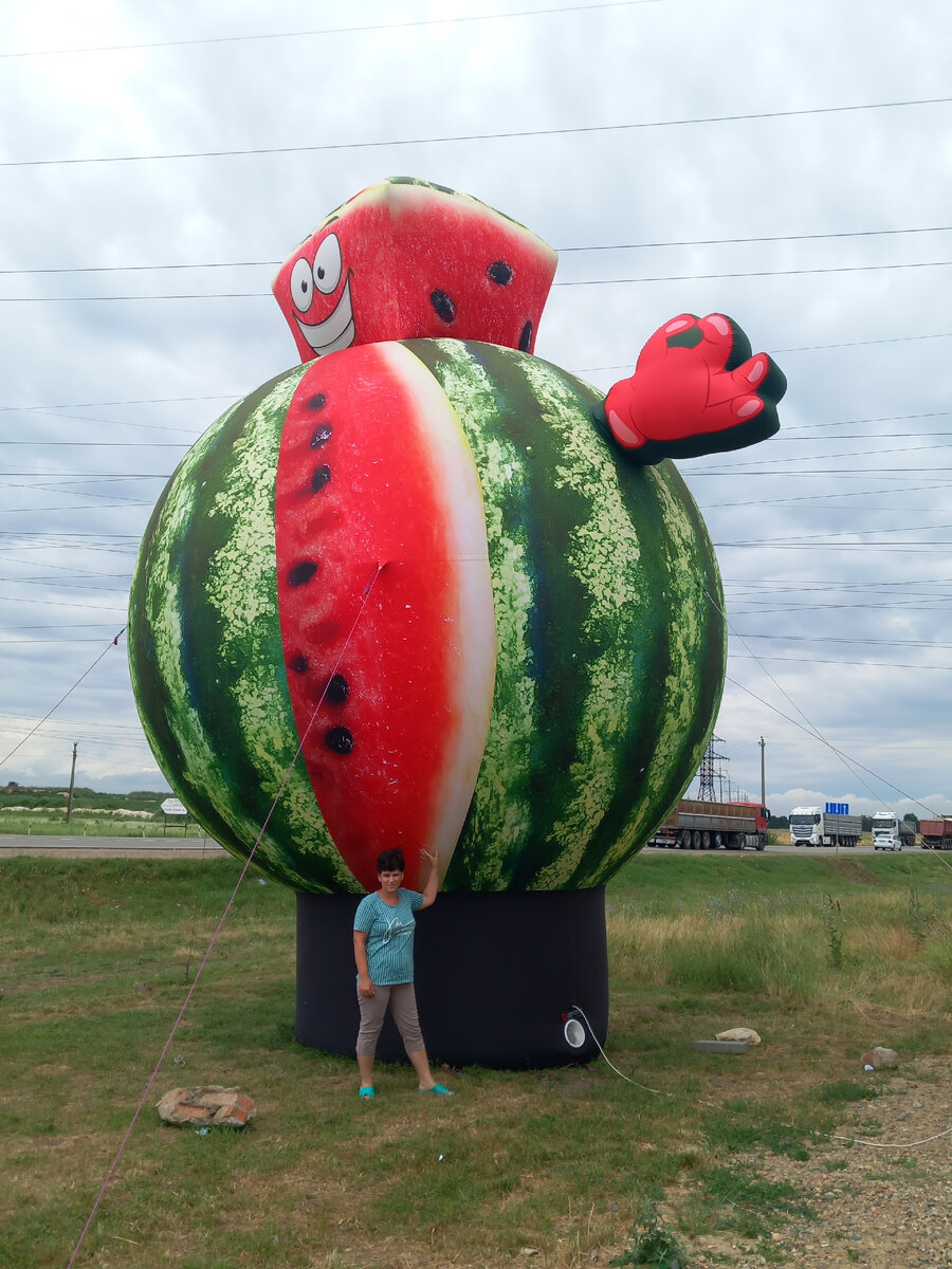 Ехали с моря дамой и решили сфоткаться . Ну как вам арбузик? Напамять  отдыхать тоже нужно. Мы хорошо отдохнули есть что вспомнить 