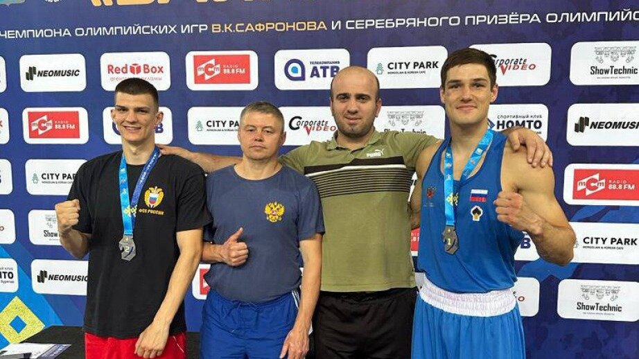     Спортсмены завоевав медали и стали финалистами в двух турнирах, а также подготавливаясь к предстоящему чемпионату России.