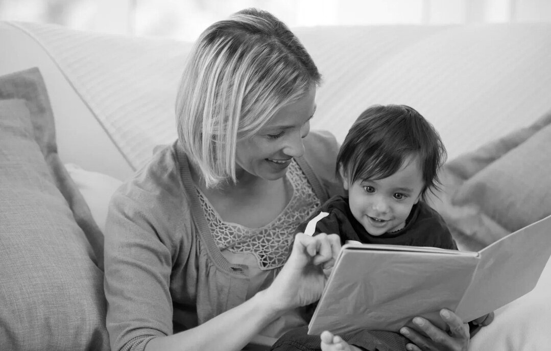 Эмоциональная поддержка семьи. Мотиваторы детство. Ребёнок гость в твоём. Учимся ходить. Он приходит только к ребенку.