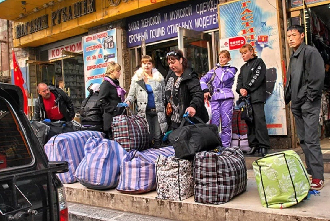 Челноки в 90-е.