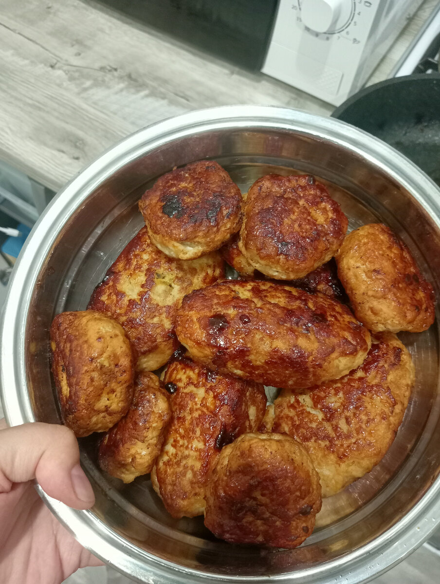 Круглые-котлеты, продолговатые-зразы.