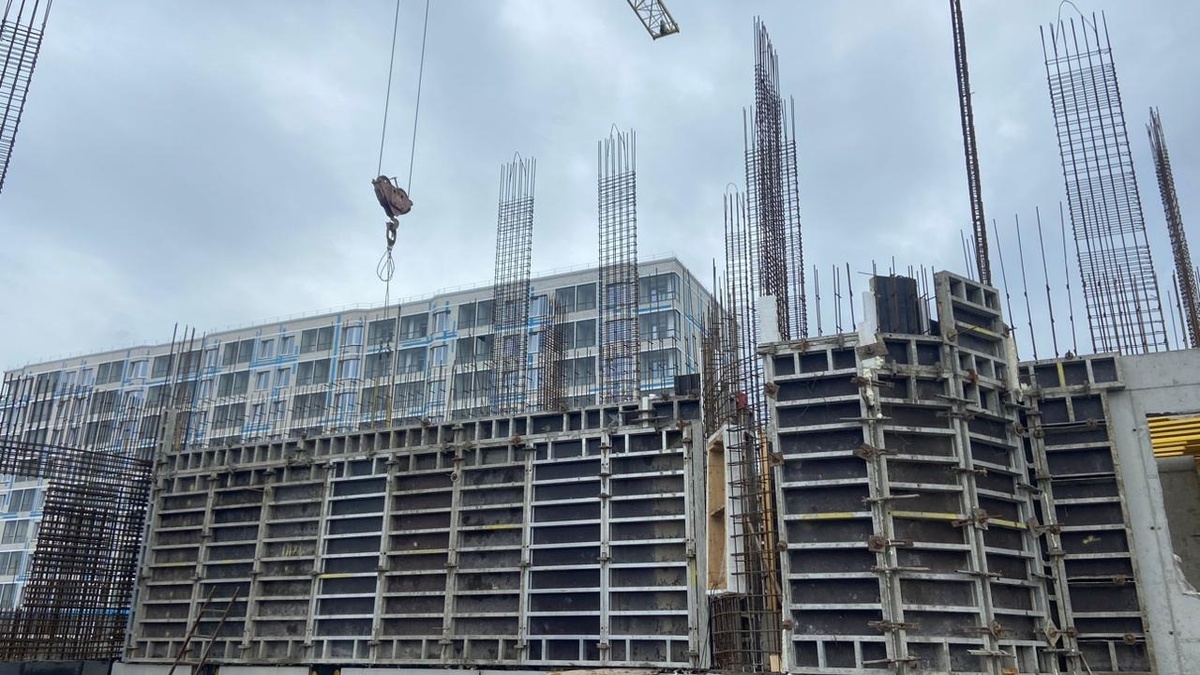     В Арбане продолжают строить детскую поликлинику на 200 посещений в смену.