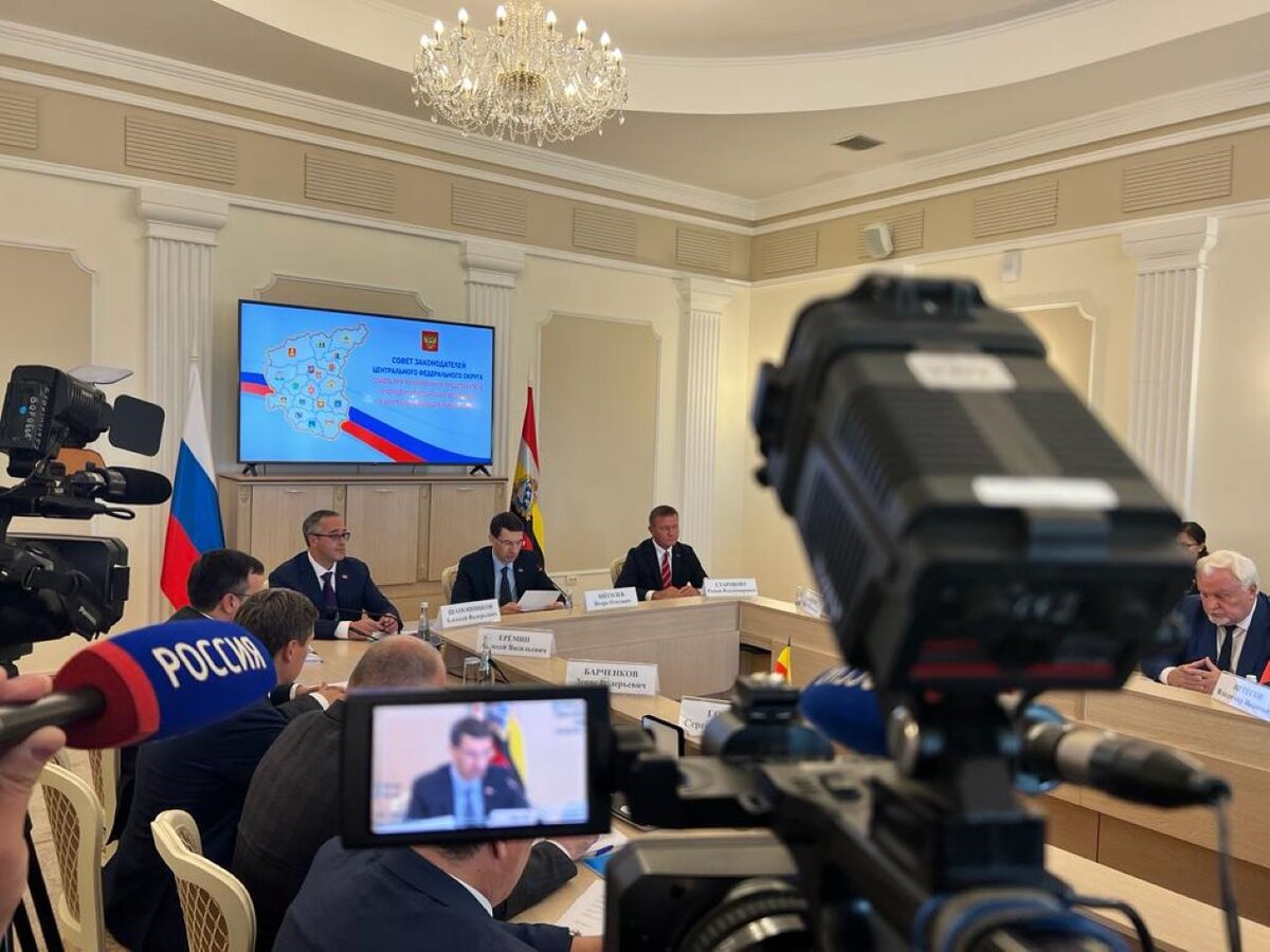    В Совете законодателей ЦФО приняли участие представители 18 регионов, в том числе Курской области