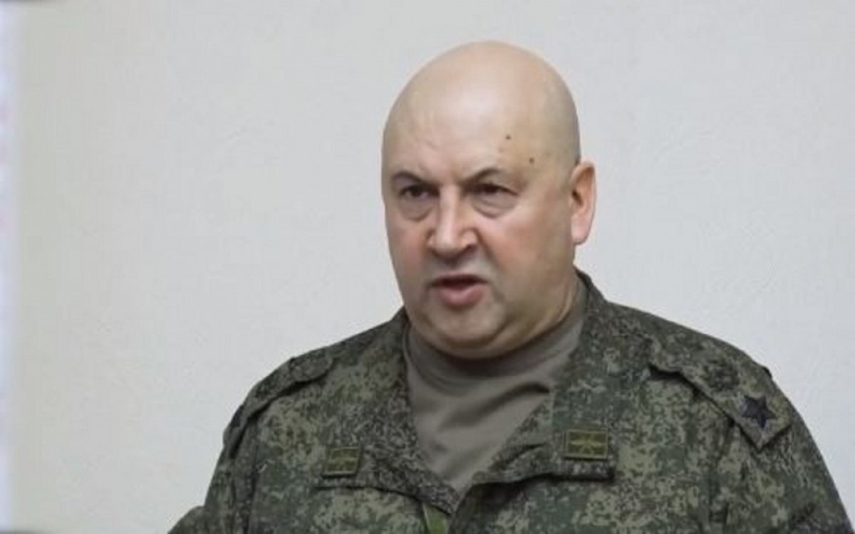    В Новосибирске комбат «Веги» рассказал о занятии пропавшего Суровикина